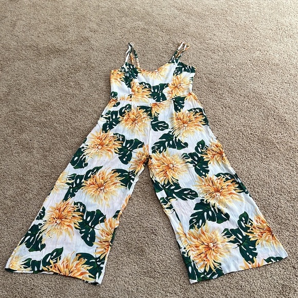 Zara Pants - ZARA size M white multi jumpsuit flow culotte